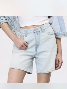 Levi's Light Wash High-Rise Denim Shorts - Pale Blue
